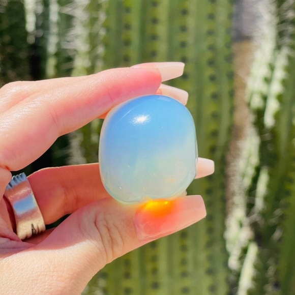 Opalite skull - Picture 3 of 5